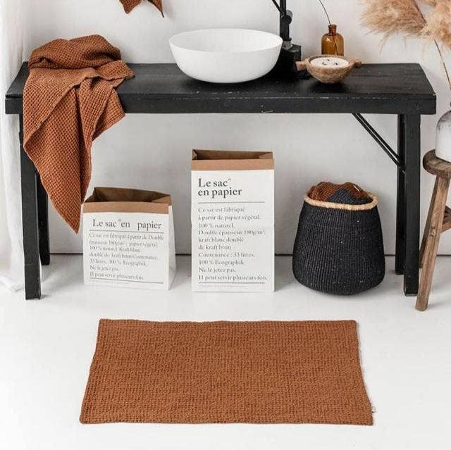 Waffle Linen bath mat: Cinnamon