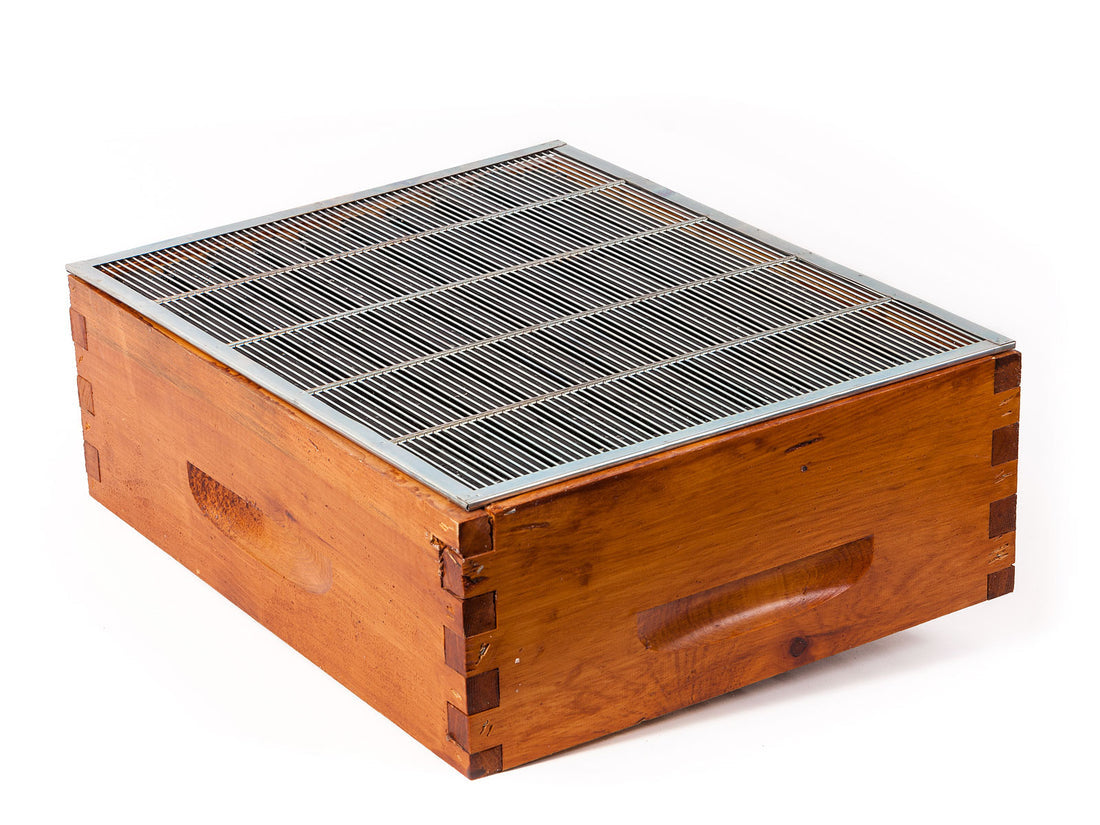 Metal queen excluder