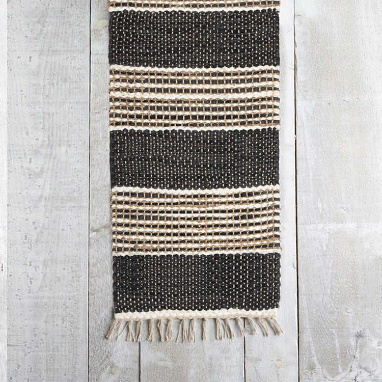 Mesa Table Runner Black 72"