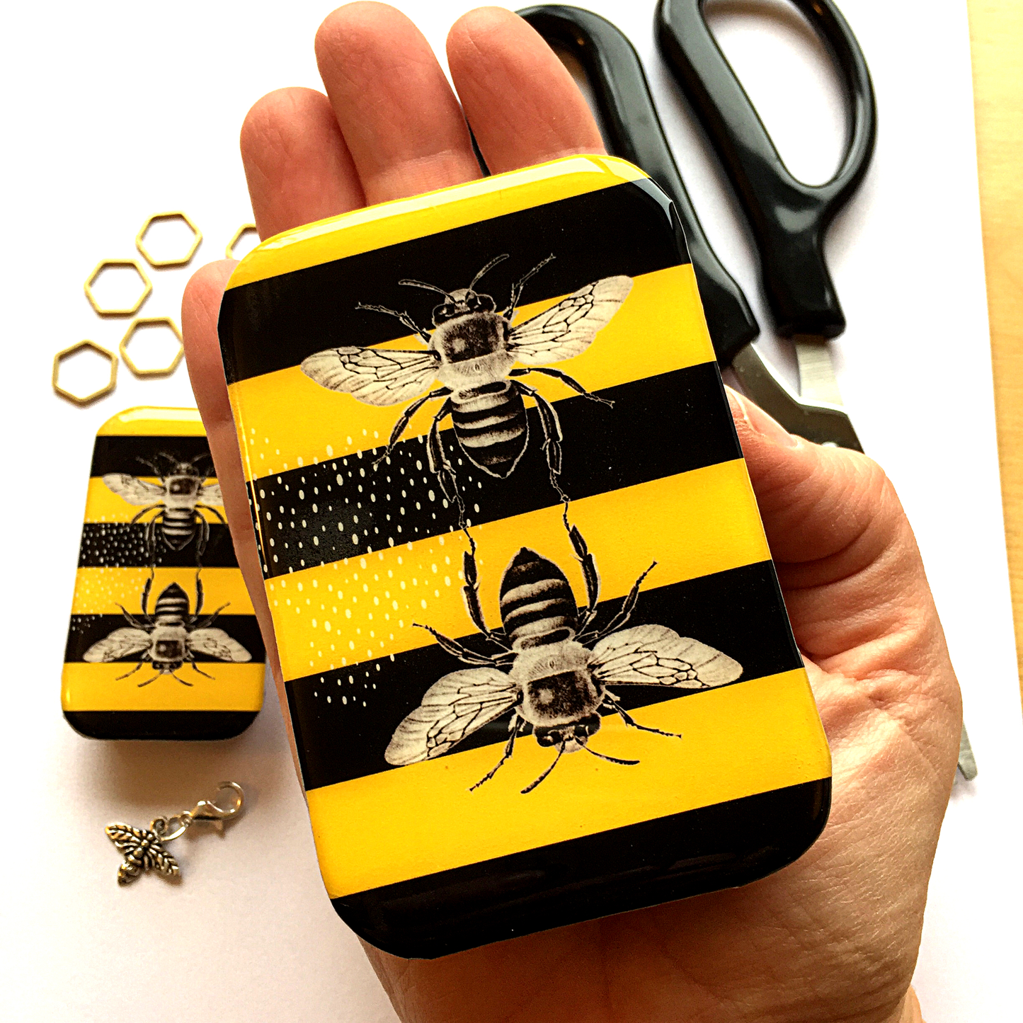 Bee Tin, Bee Notions Tin: Large