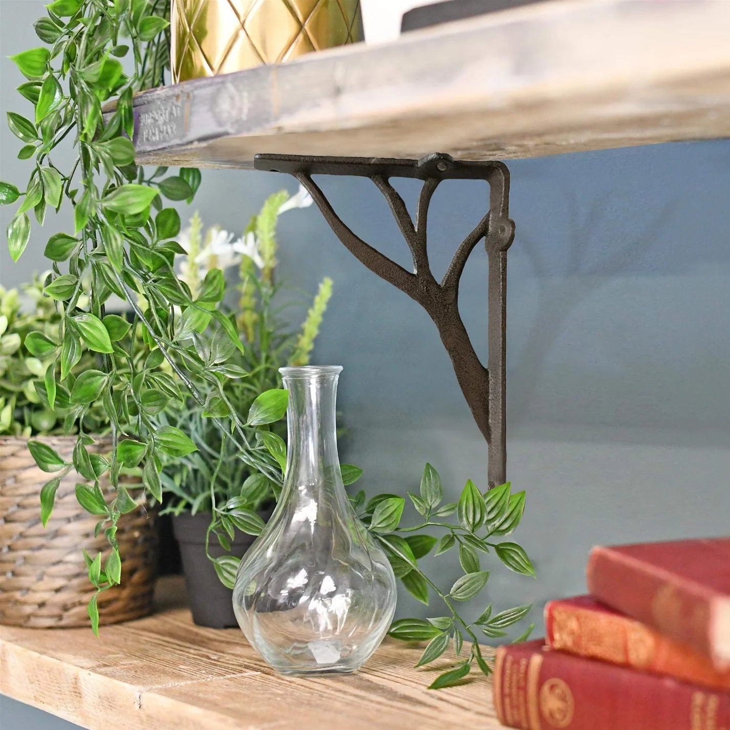 Willow cast iron bracket