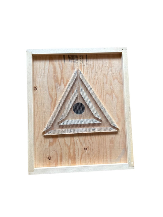 Quebec style bee escape