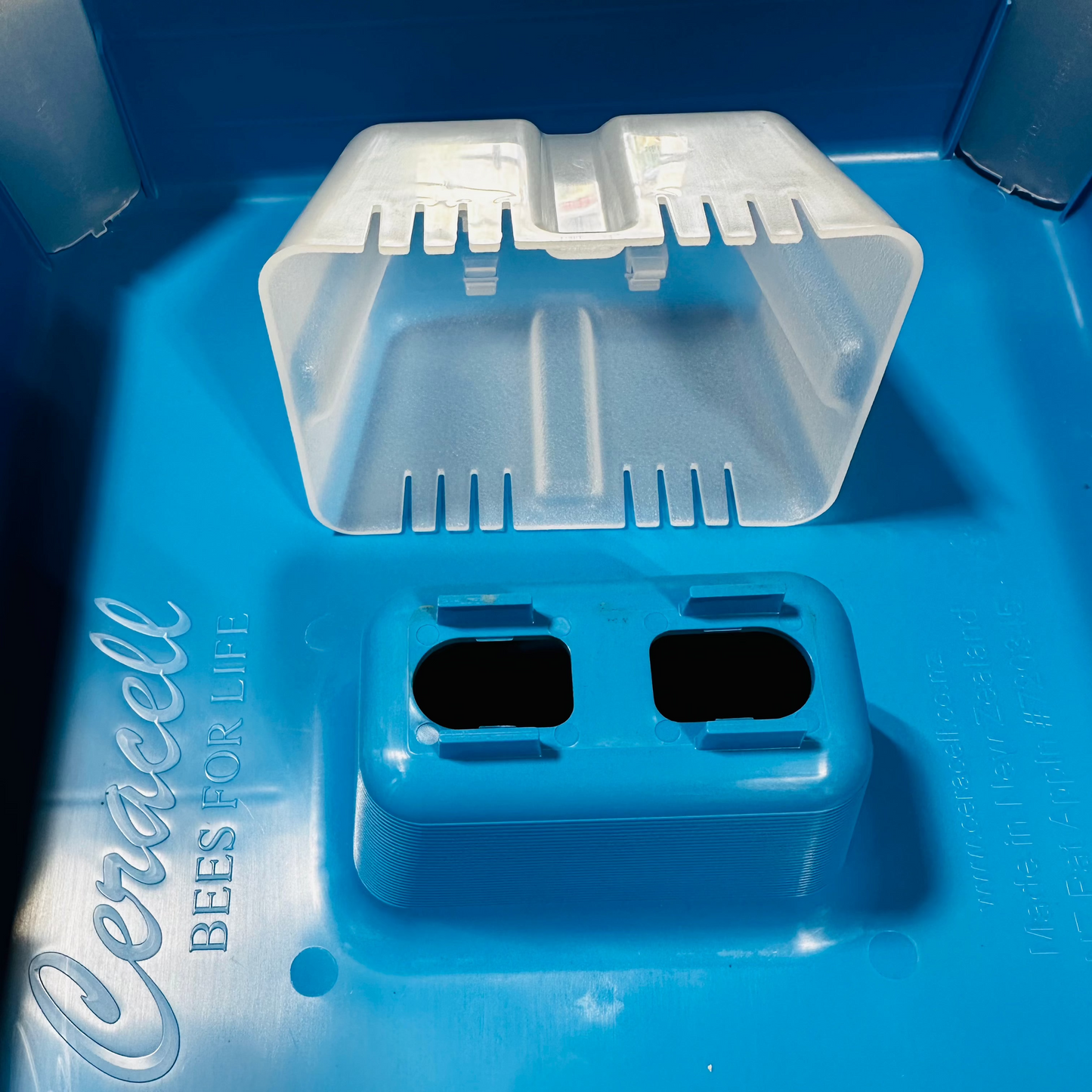 Ceracell hive top feeder w/wood rim